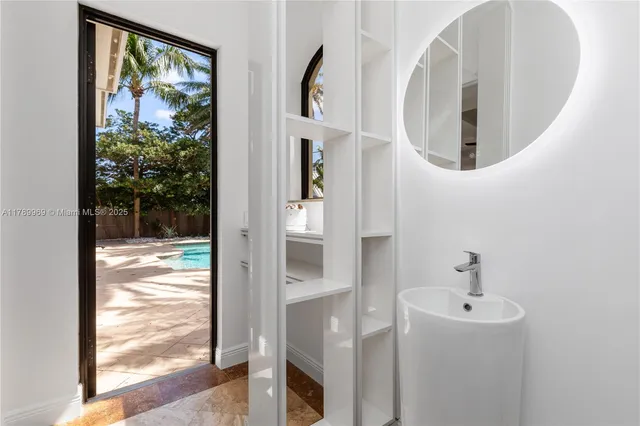 $3,450,000 | 260 Northeast Wavecrest Court, Boca Raton, FL 33432