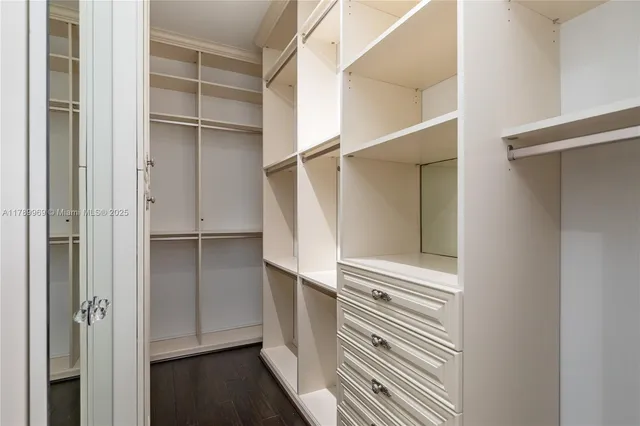 $3,450,000 | 260 Northeast Wavecrest Court, Boca Raton, FL 33432