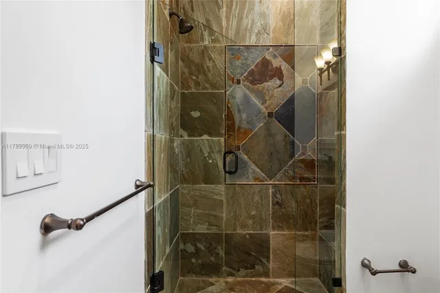 $3,450,000 | 260 Northeast Wavecrest Court, Boca Raton, FL 33432