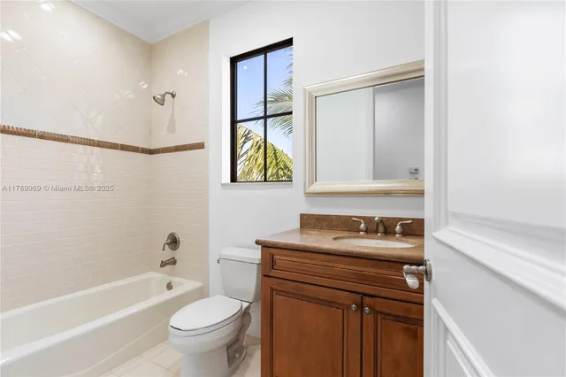 $3,450,000 | 260 Northeast Wavecrest Court, Boca Raton, FL 33432