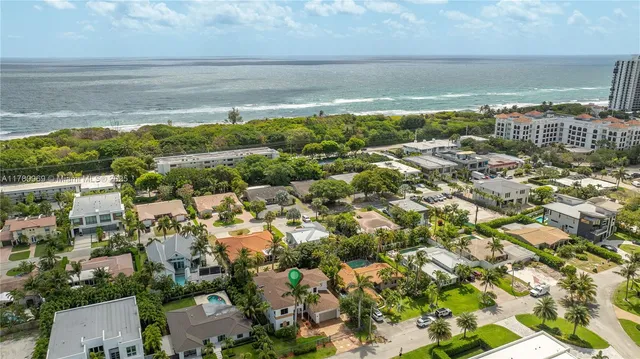 $3,450,000 | 260 Northeast Wavecrest Court, Boca Raton, FL 33432