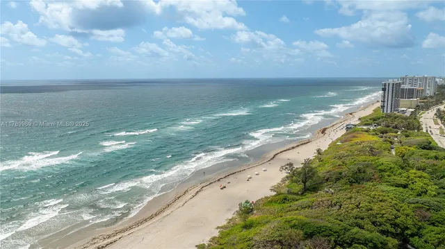 $3,450,000 | 260 Northeast Wavecrest Court, Boca Raton, FL 33432