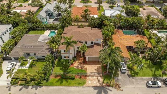 $3,450,000 | 260 Northeast Wavecrest Court, Boca Raton, FL 33432