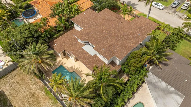 $3,450,000 | 260 Northeast Wavecrest Court, Boca Raton, FL 33432