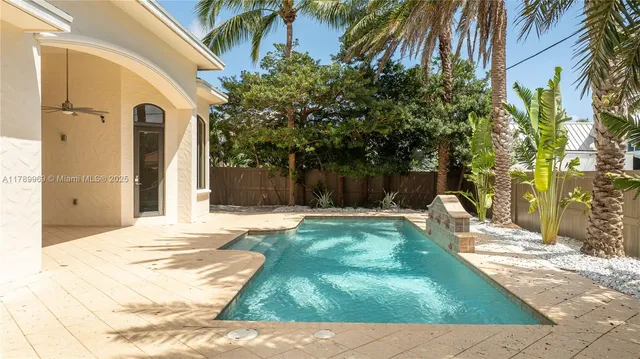 $3,450,000 | 260 Northeast Wavecrest Court, Boca Raton, FL 33432