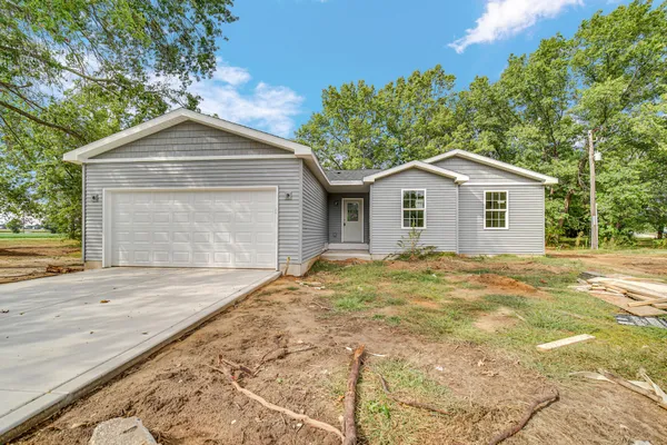 a view of front of house with a yard