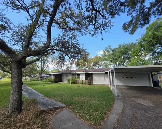 $125,000 | 813 North Morgan Street, Angleton, TX 77515