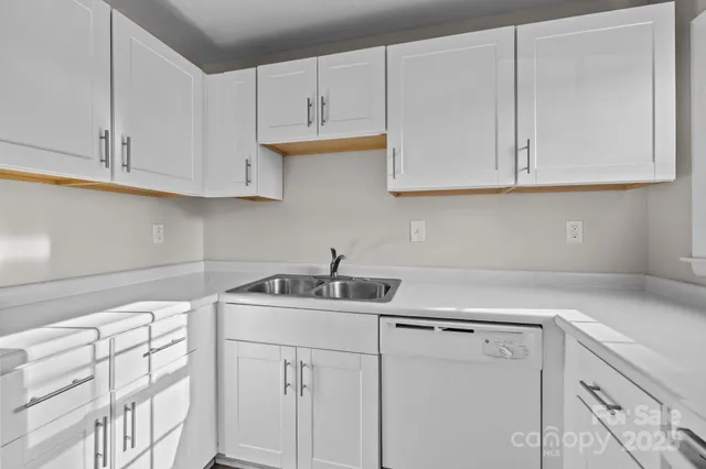 $198,500 | 4600 Coronado Drive, Unit B, Charlotte, NC 28212