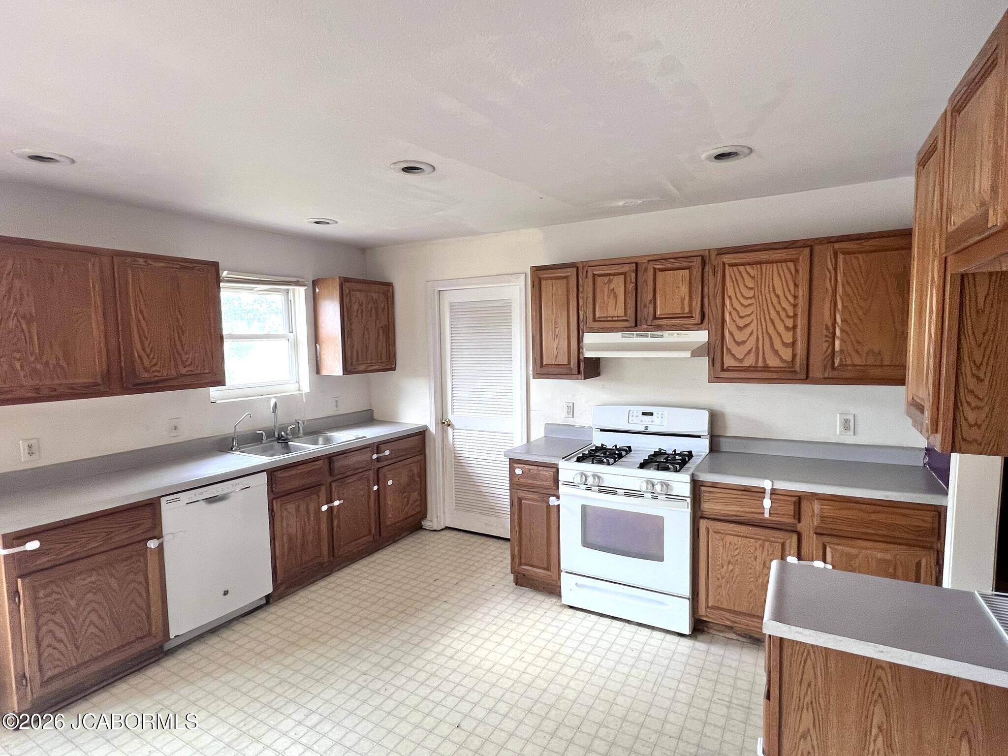 323 State Rd Ae New Bloomfield, MO 65063 - Photo 6 of 30