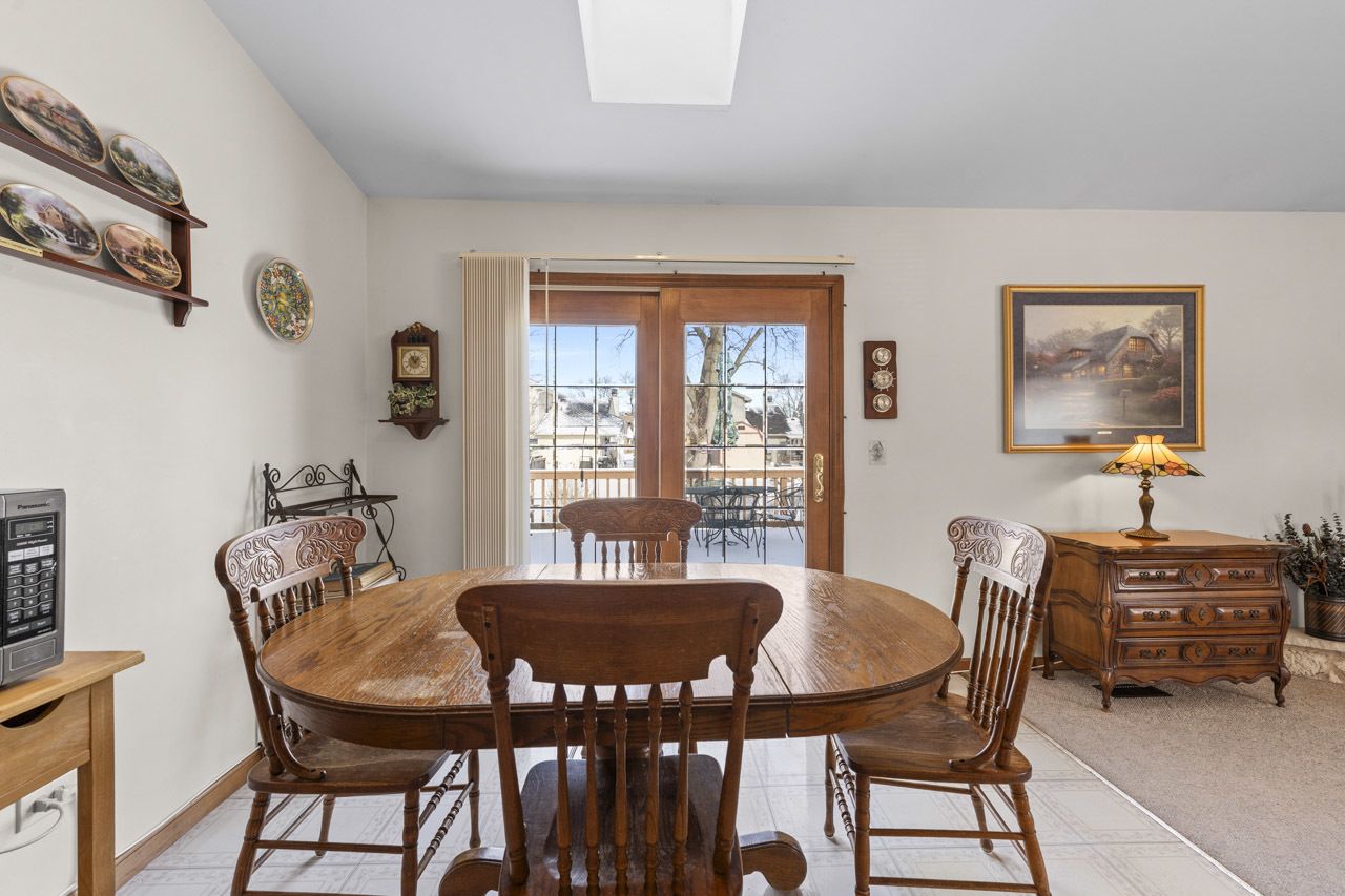 1106 Pheasant Trail Carol Stream, IL 60188 - Photo 13 of 33 a view of a dining room with furniture and window