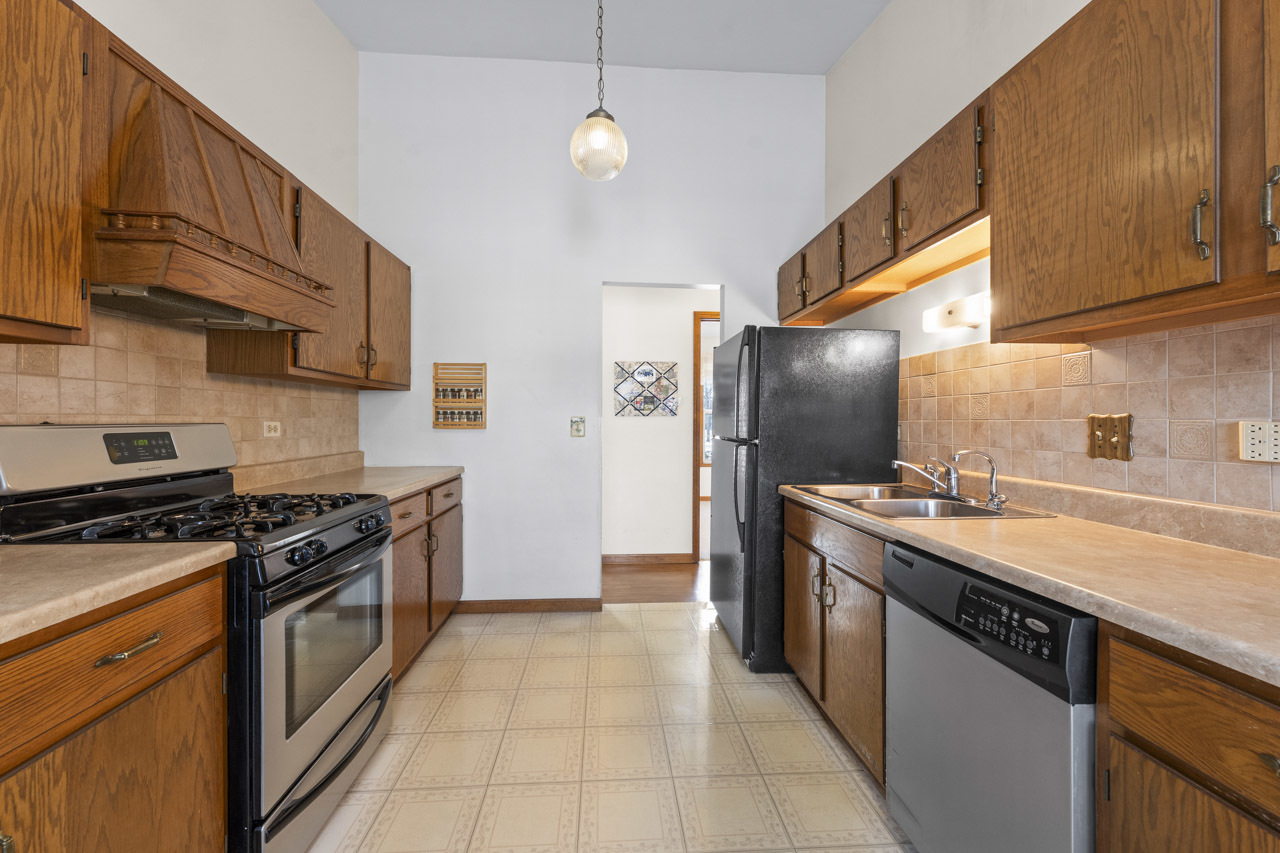 1106 Pheasant Trail Carol Stream, IL 60188 - Photo 14 of 33 a kitchen with stainless steel appliances granite countertop a stove a sink dishwasher and a refrigerator