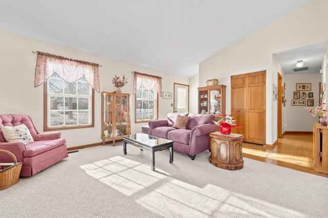 $350,000 | 1106 Pheasant Trail, Carol Stream, IL 60188