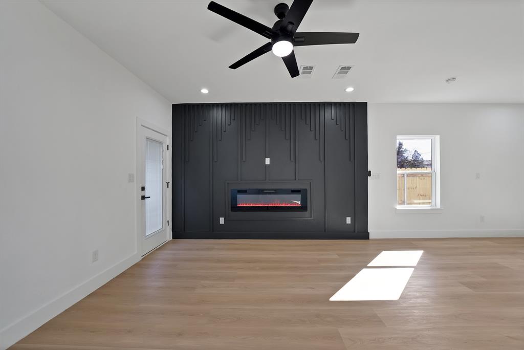 2912 Brigham Lane Dallas, TX 75215 - Photo 9 of 24