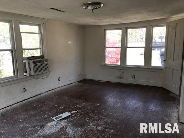 1011 South College Street Springfield, IL 62704 - Photo 11 of 13 Gallery Image 11