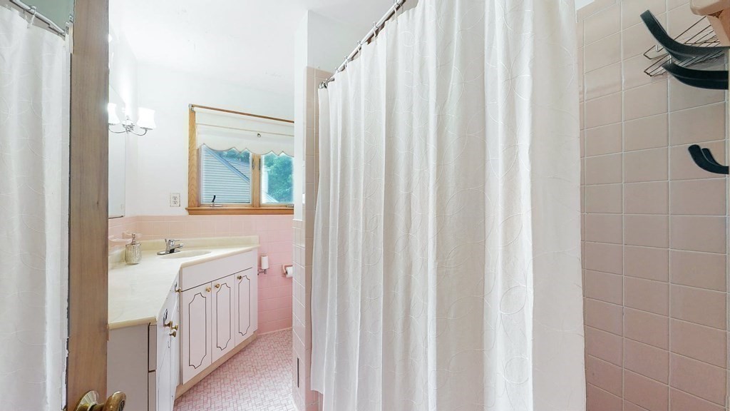 33 John Street Newton, MA 02459 - Photo 13 of 34