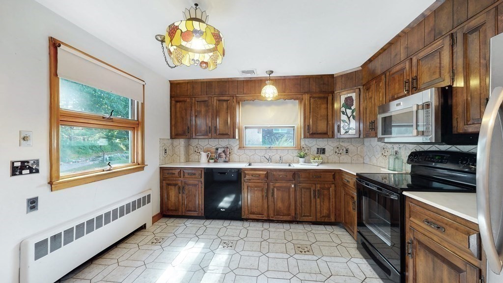33 John Street Newton, MA 02459 - Photo 7 of 34