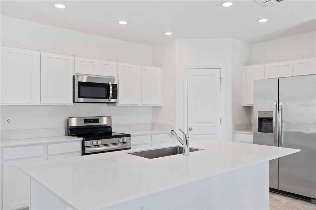 1179 Tyler Loop Lake Wales, FL 33859 - Photo 3 of 47