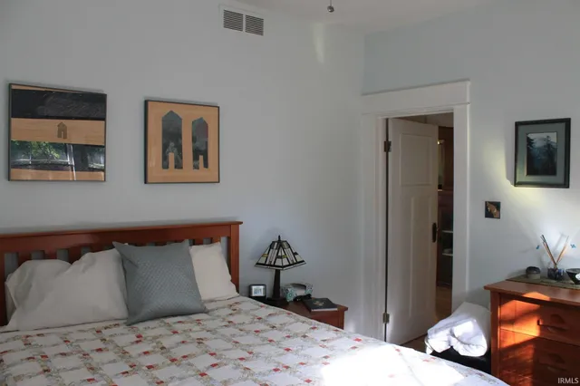 $2,500 | 722 East University Street, Bloomington, IN 47401