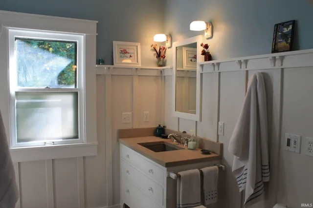 $2,500 | 722 East University Street, Bloomington, IN 47401