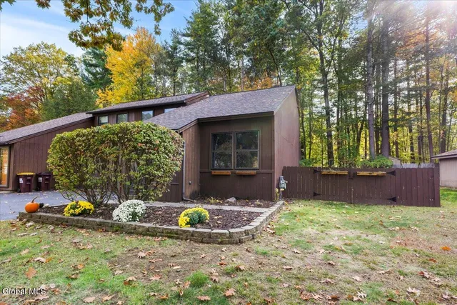 $285,000 | 6 Pepper Bush Place, Malta, NY 12020