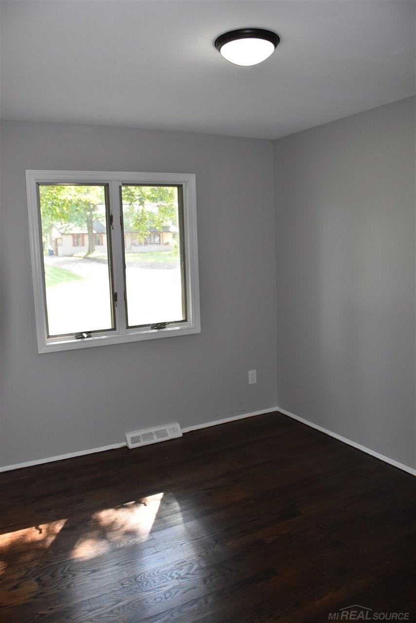 3060 Mann Road Clarkston, MI 48346 - Photo 21 of 30