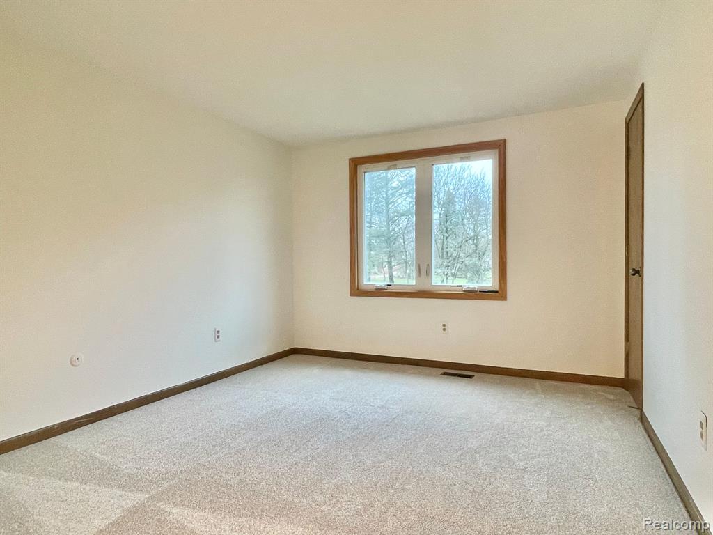 5009 Aintree Road Rochester, MI 48306 - Photo 25 of 41