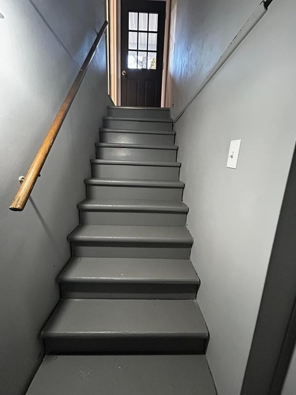 89 Gatewood Road Springfield, MA 01119 - Photo 30 of 30 a view of entryway