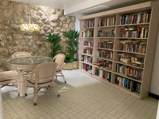 $2,300 | 710 North Ocean Boulevard, Unit 812, Pompano Beach, FL 33062