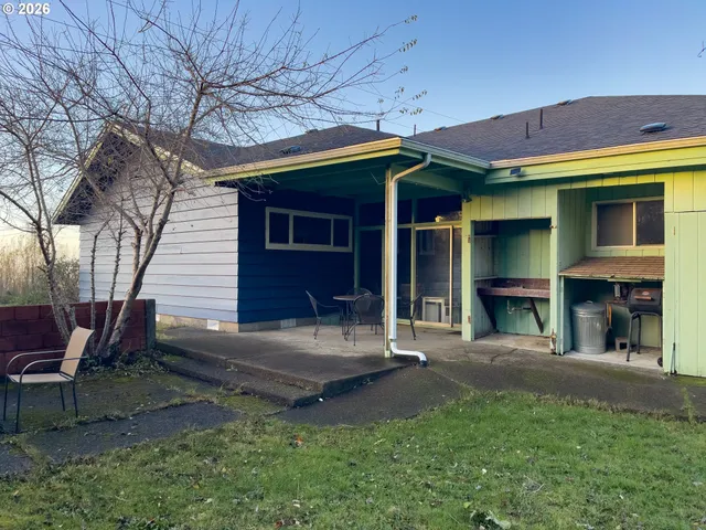 $519,000 | 345 South Crestline Drive, Waldport, OR 97394