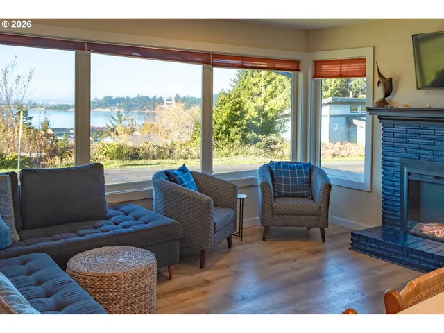 $519,000 | 345 South Crestline Drive, Waldport, OR 97394