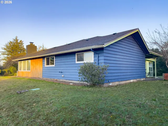 $519,000 | 345 South Crestline Drive, Waldport, OR 97394
