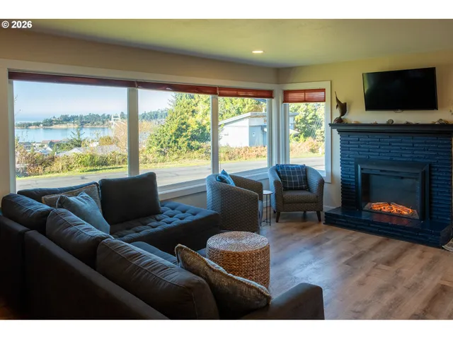 $519,000 | 345 South Crestline Drive, Waldport, OR 97394