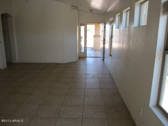 403 West Harwell Road Phoenix, AZ 85041 - Photo 20 of 39 Front entrance pathway