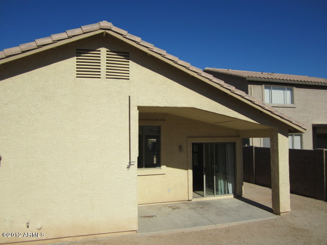 403 West Harwell Road Phoenix, AZ 85041 - Photo 7 of 39 Backyard patio
