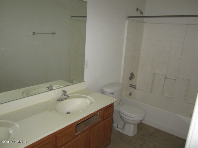 403 West Harwell Road Phoenix, AZ 85041 - Photo 9 of 39 bathroom 2