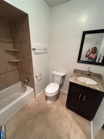 $2,500 | 61 Kansas Street, Unit 3C, Hackensack, NJ 07601