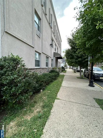 $2,500 | 61 Kansas Street, Unit 3C, Hackensack, NJ 07601