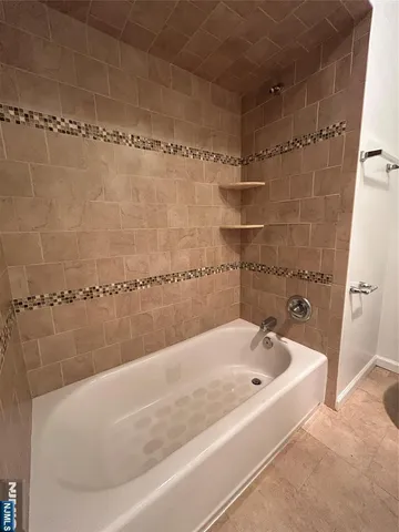 $2,500 | 61 Kansas Street, Unit 3C, Hackensack, NJ 07601