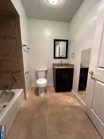 $2,500 | 61 Kansas Street, Unit 3C, Hackensack, NJ 07601