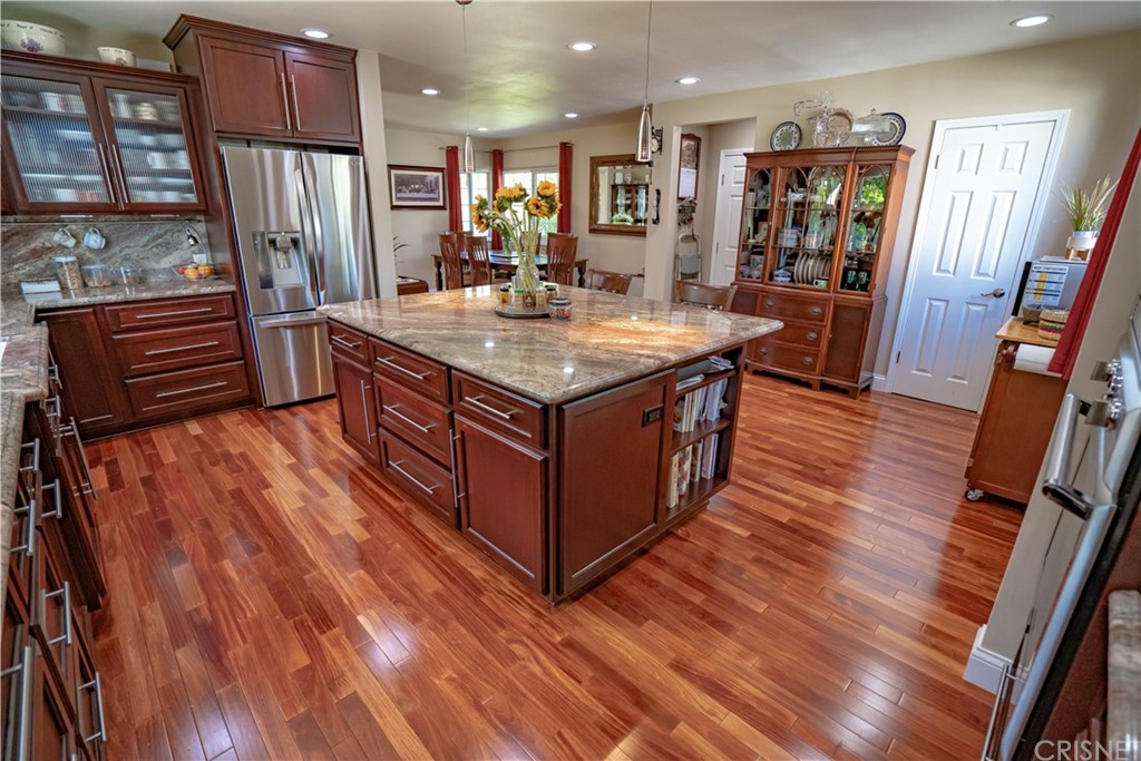 23625 Neargate Drive Newhall, CA 91321 - Photo 12 of 24