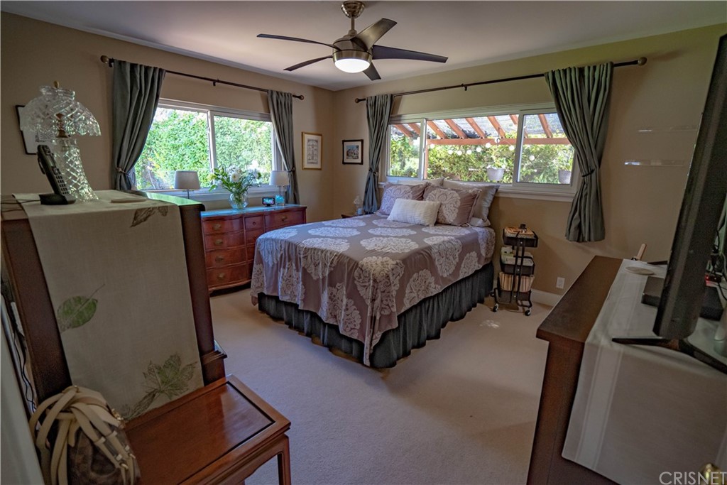 23625 Neargate Drive Newhall, CA 91321 - Photo 15 of 24