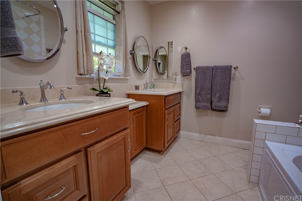 23625 Neargate Drive Newhall, CA 91321 - Photo 17 of 24