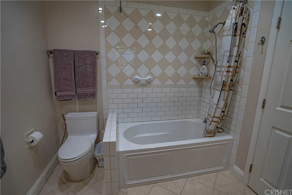 23625 Neargate Drive Newhall, CA 91321 - Photo 18 of 24