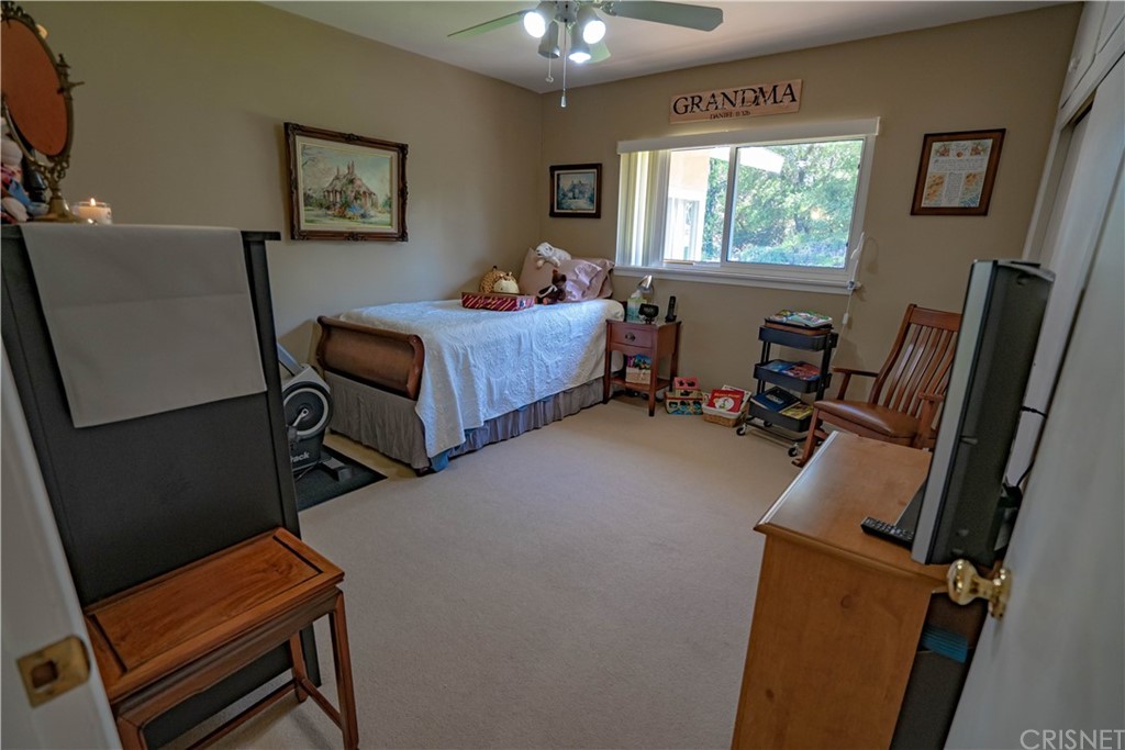 23625 Neargate Drive Newhall, CA 91321 - Photo 19 of 24