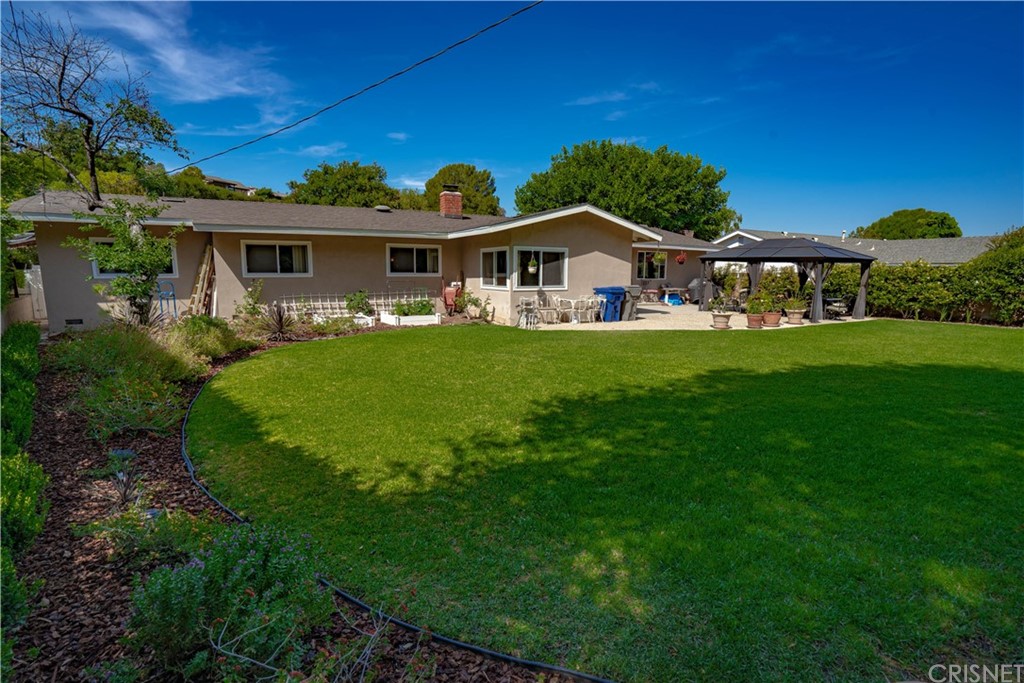 23625 Neargate Drive Newhall, CA 91321 - Photo 3 of 24