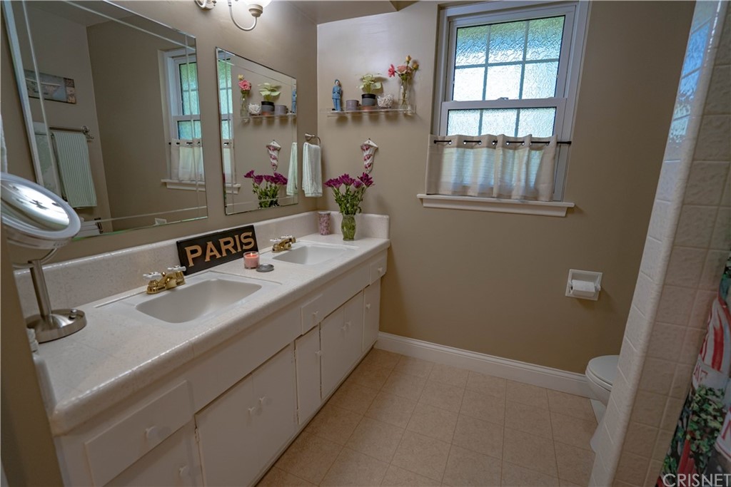 23625 Neargate Drive Newhall, CA 91321 - Photo 21 of 24