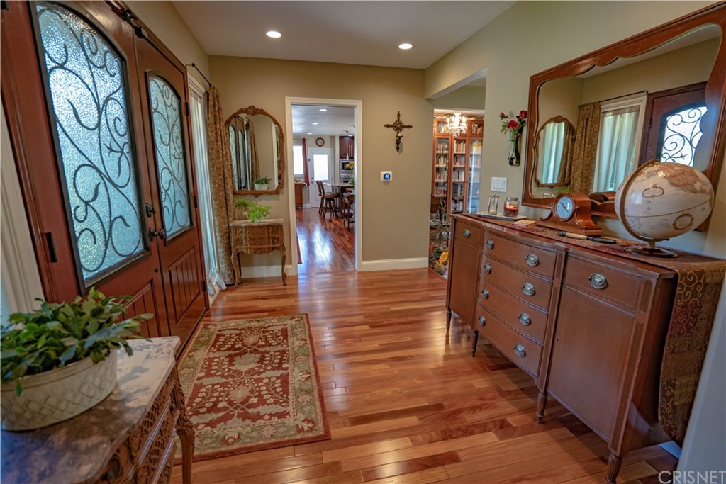 23625 Neargate Drive Newhall, CA 91321 - Photo 6 of 24