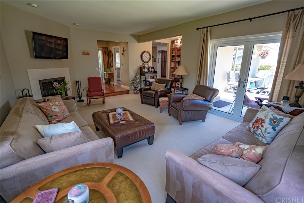 23625 Neargate Drive Newhall, CA 91321 - Photo 8 of 24