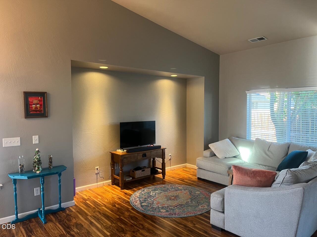 308 Live Oak Loop Central Point, OR 97502 - Photo 4 of 15