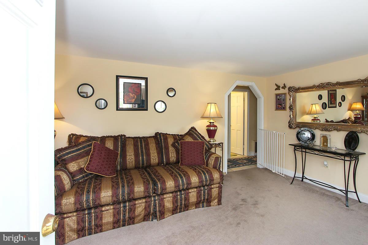 1231 East Randolph Road Silver Spring, MD 20904 - Photo 4 of 26 Living Room